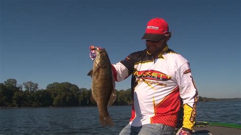 chaturebait live|Wiggins keeps the big walking topwater plugs handy in late fall。